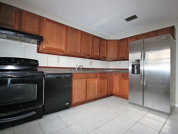 4th image of 11191 NW 35th Pl