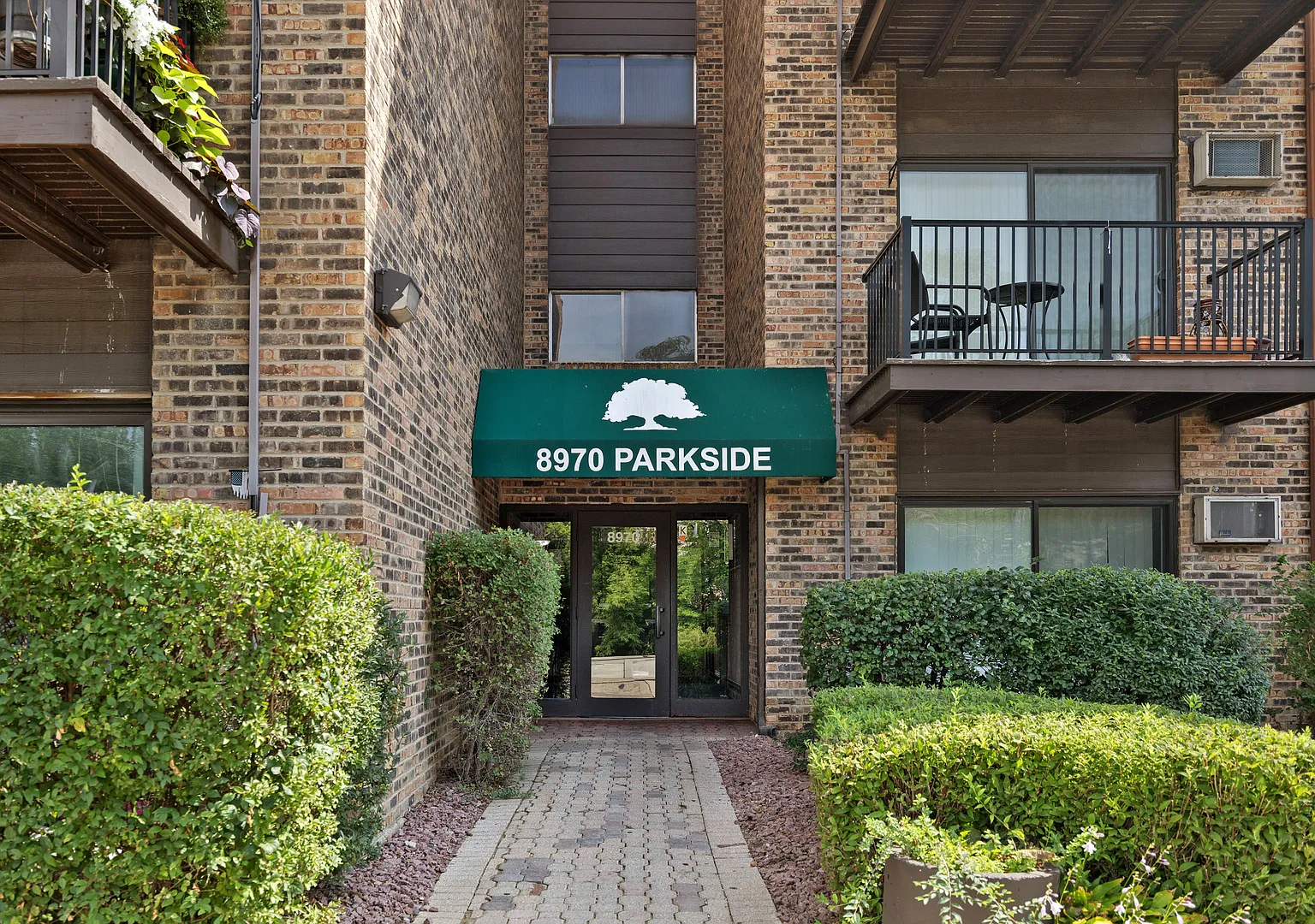 2 bed, 1200 sqft, $2,100 — Photo 2