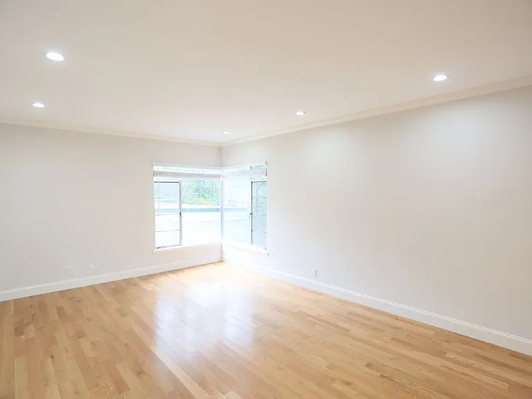 180 Montecito Ave — Photo 2
