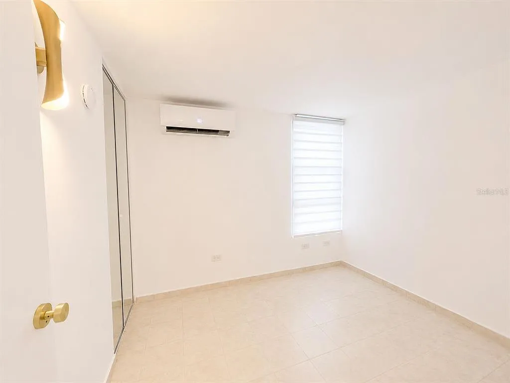 3 bed, 1.0 bath, 1400 sqft, $2,500 — Photo 3