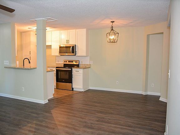 3rd image of 120 Spanish Oak Ct APT C