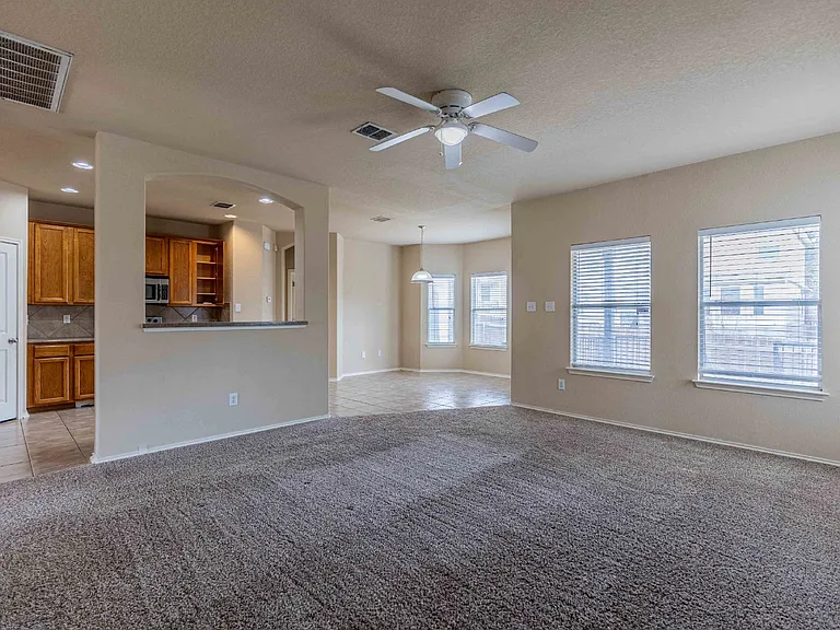 906 Ashbury Blf — Photo 10