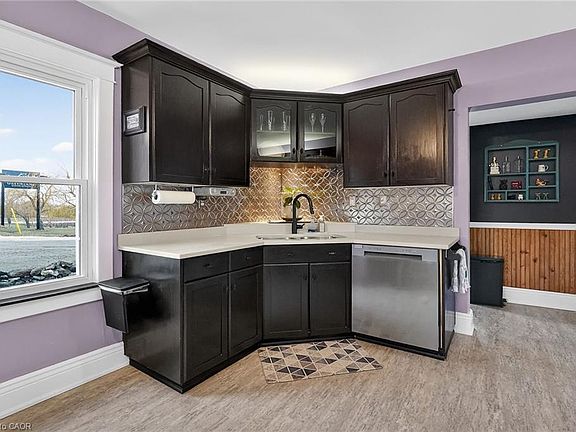 5th image of 3745 King St