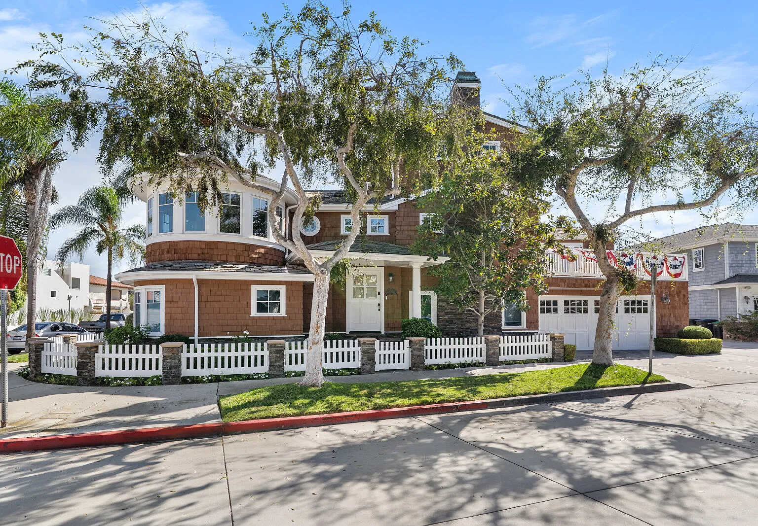 4 bed, 5.5 bath, 3963 sqft, $20,000 — Photo 1
