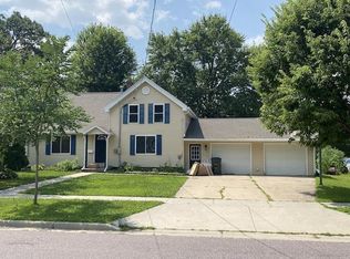 541 8th St, Prairie Du Sac, WI 53578
