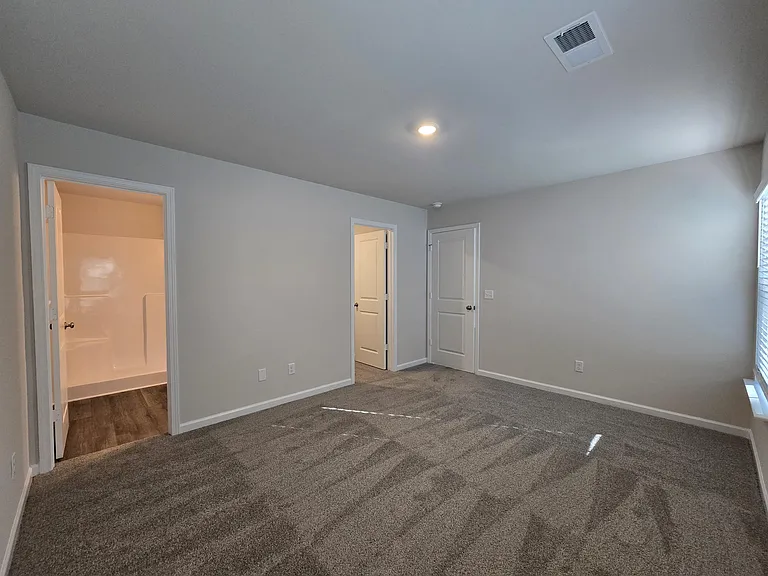 1128 Russell Ave — Photo 8