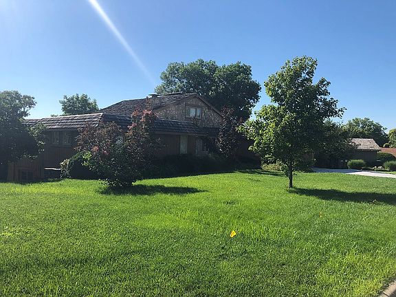 southwest view front yard