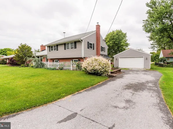 63 Rose Ave, Leola, PA 17540