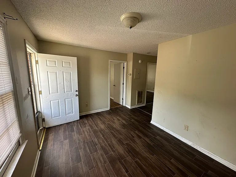 1435 Tripp Ln #1435 — Photo 2