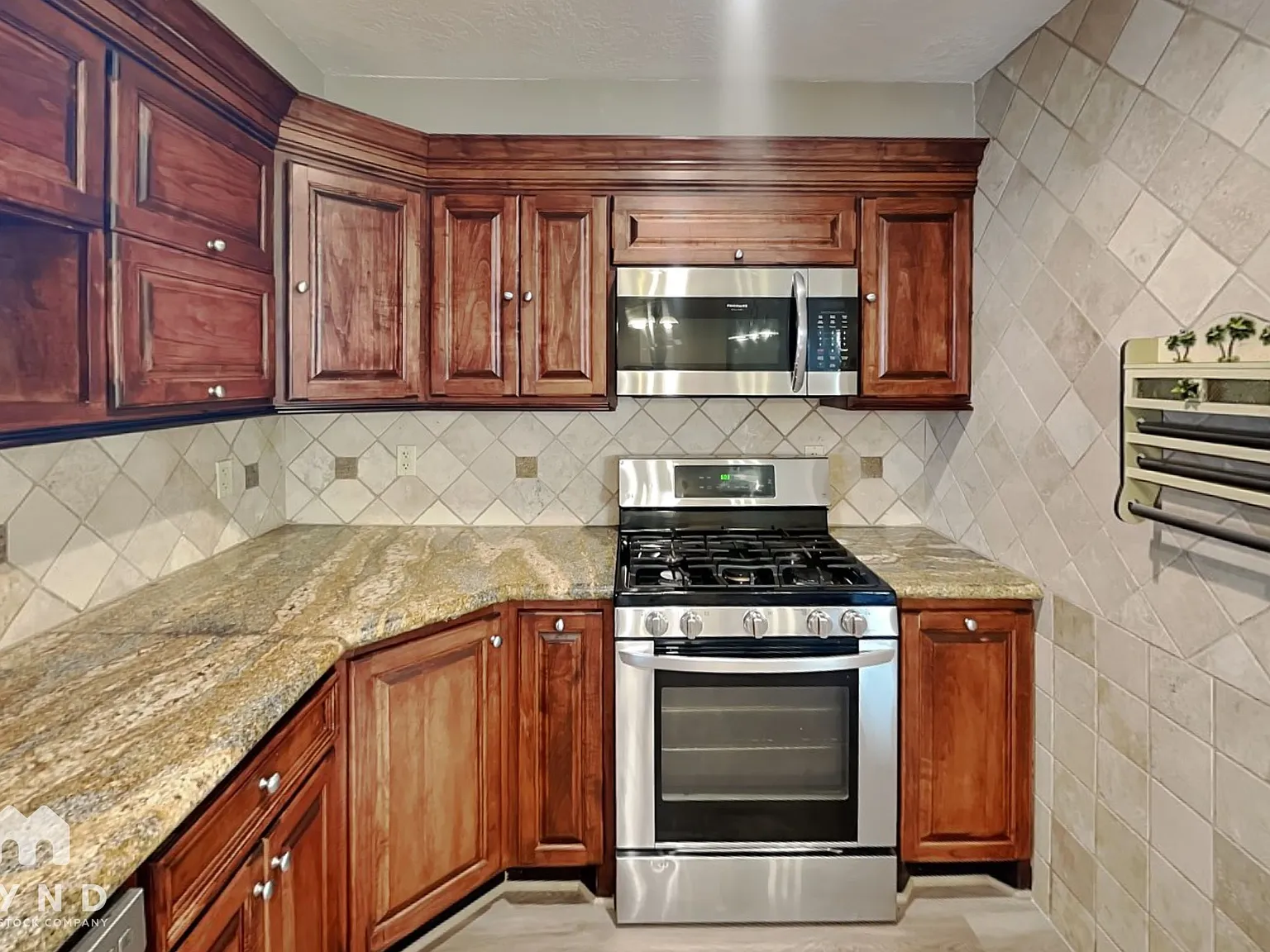 3 bed, 2.0 bath, 1410 sqft, $1,799 — Photo 4