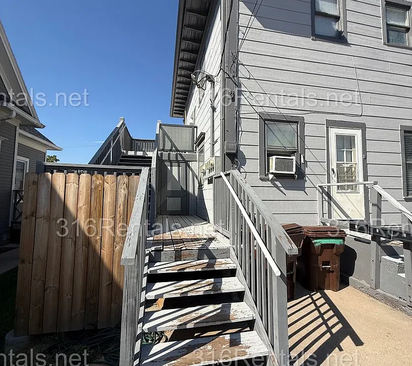 2919 E Douglas Ave #3