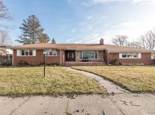 25717 Graceland Cir, Dearborn Heights, MI 48125