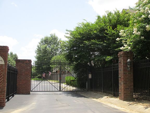 3rd image of 895 Dalemore Ln