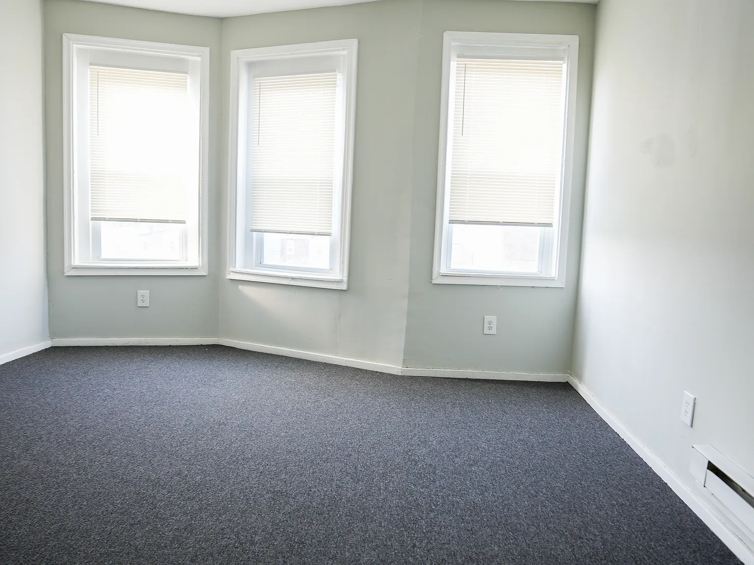 2 bed, 1.0 bath, $1,200 — Photo 2