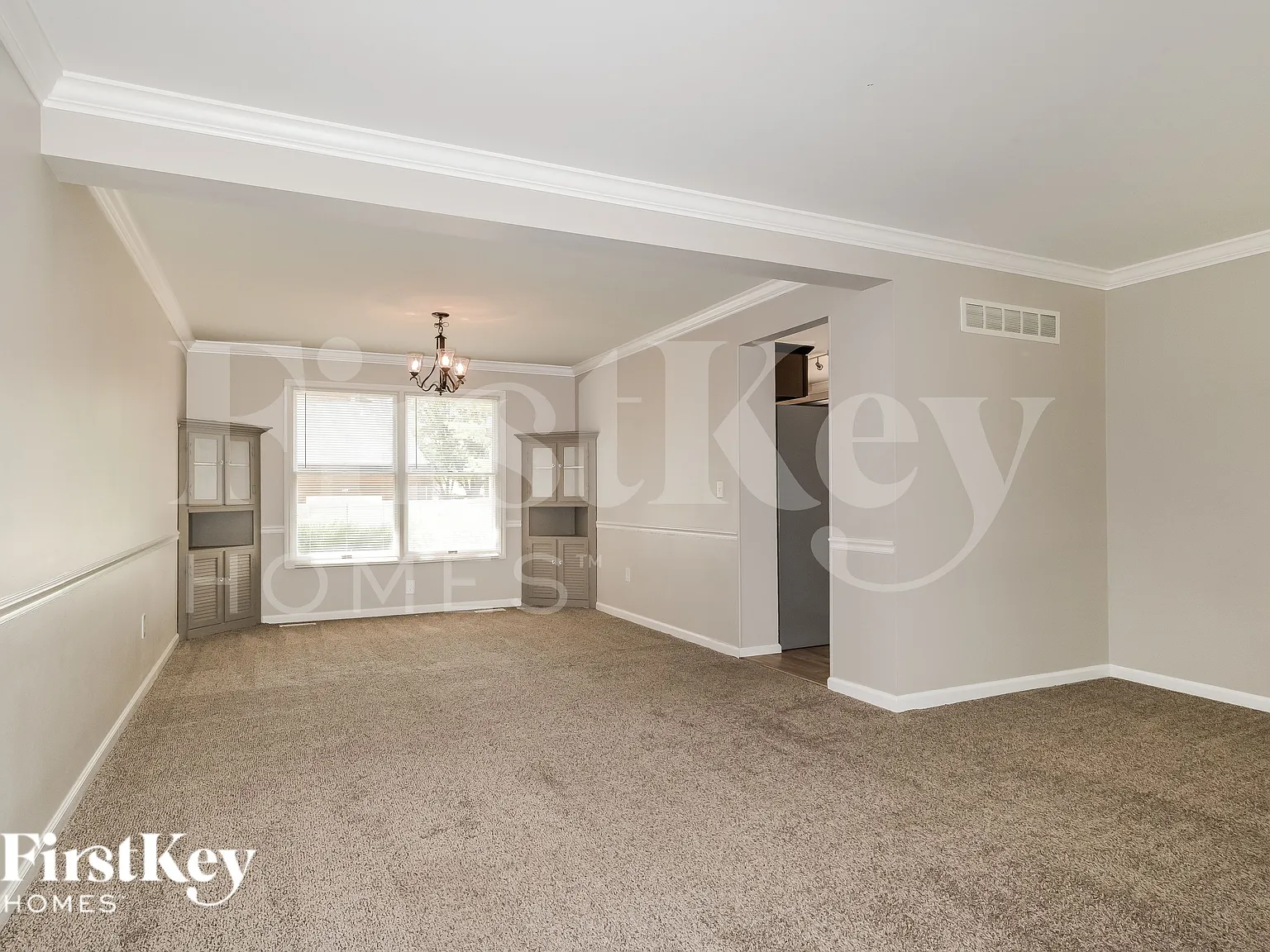 4 bed, 2.5 bath, 3000 sqft, $3,050 — Photo 3