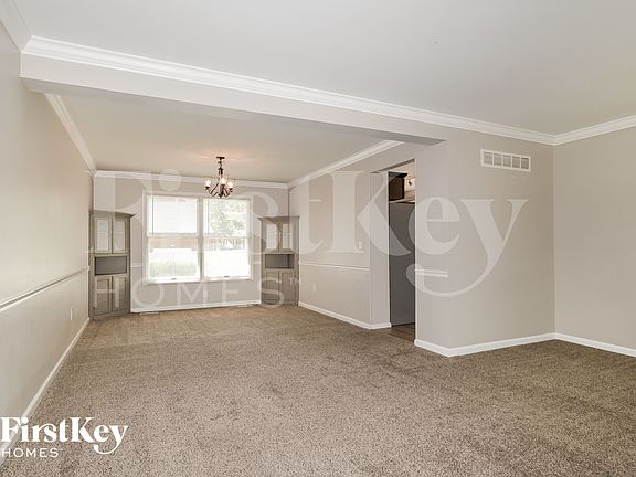 3rd image of 721 Cedar Glen Dr