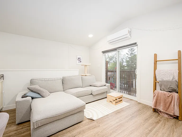 1034 A Clarence Ave — Photo 23