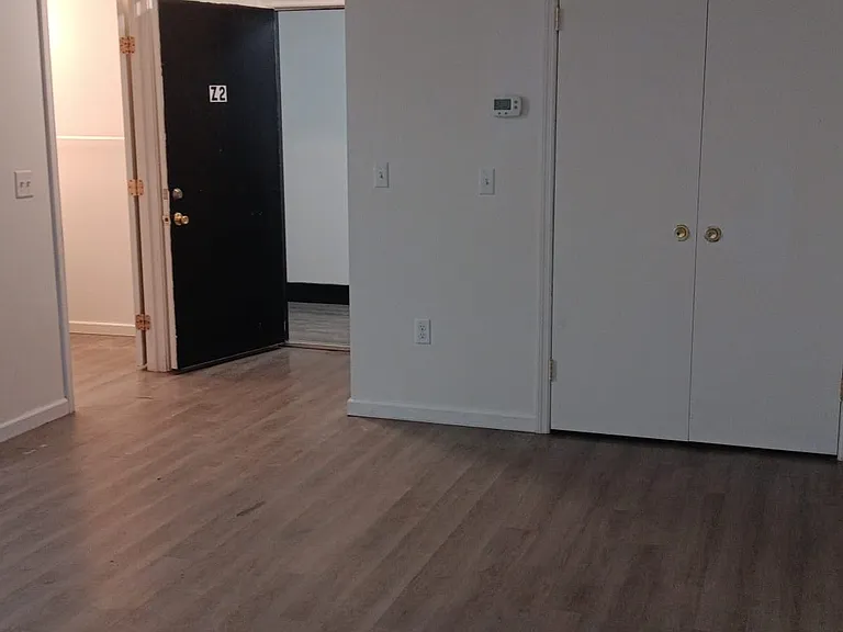 Grammery Court Apartments — Photo 20
