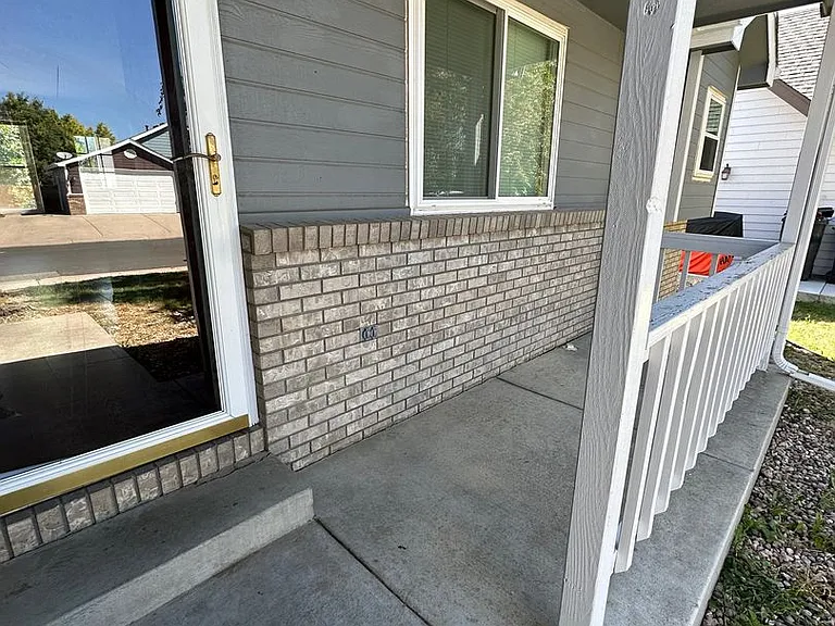 605 Meadow Dr — Photo 3