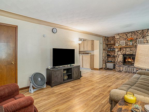 3rd image of 729 Friar Tuck Dr