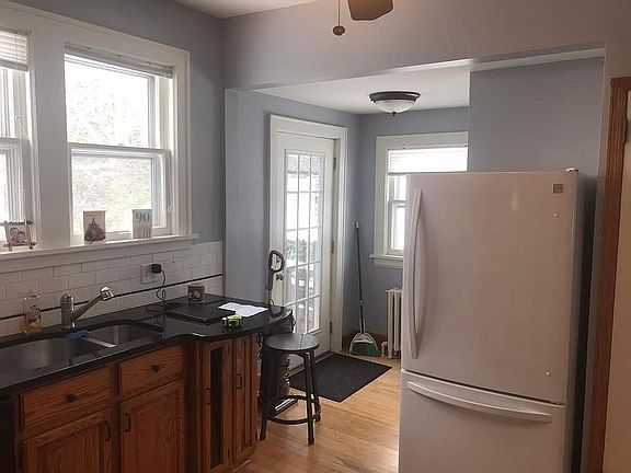 3rd image of 112 E Oxford St