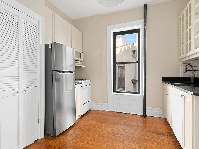 208 Prospect Park W #4C — Photo 13