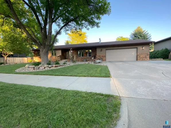 4604 S Woodwind Ln, Sioux Falls, SD 57103