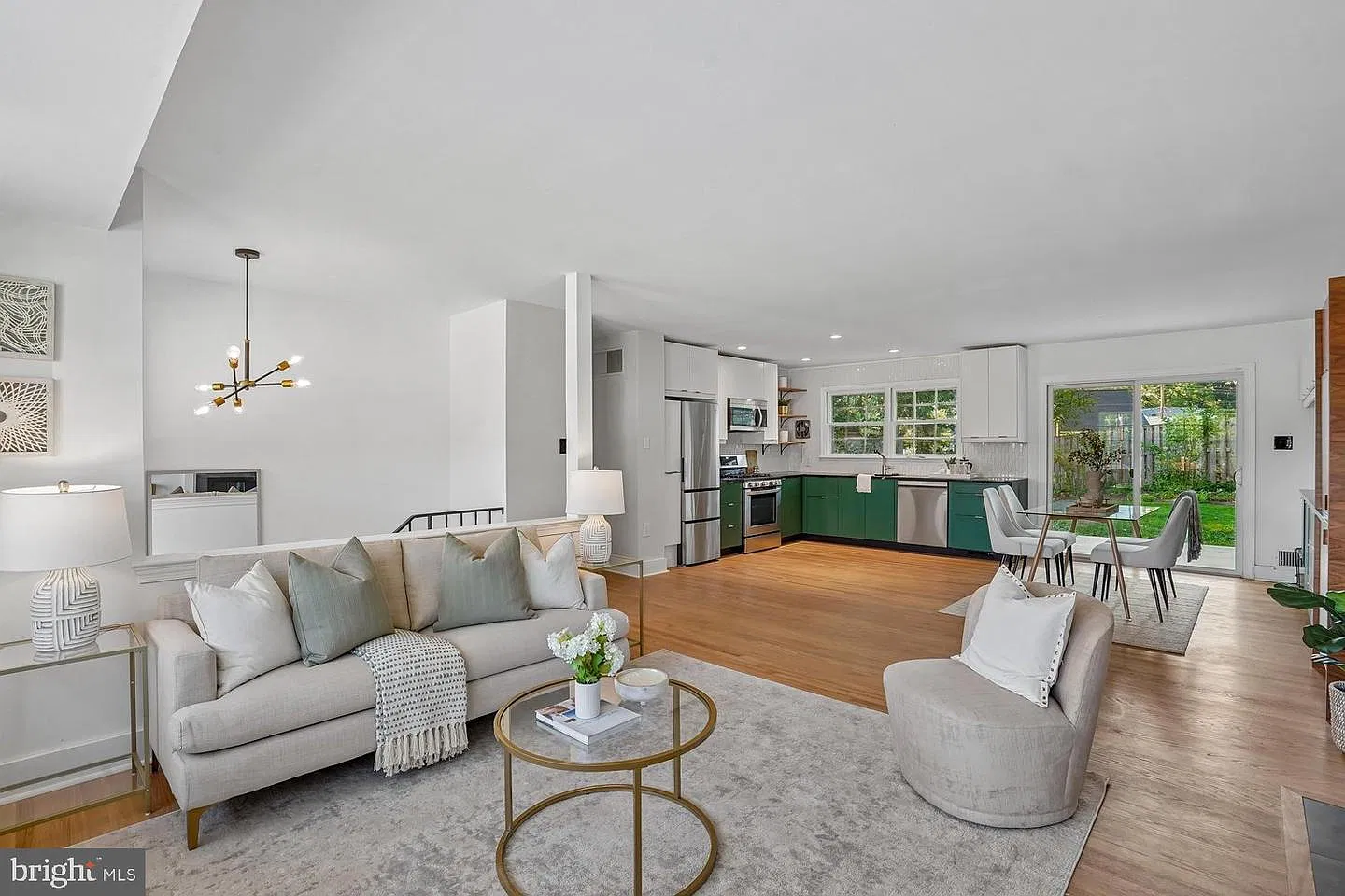 3 bed, 3.0 bath, 2189 sqft, $3,300 — Photo 2