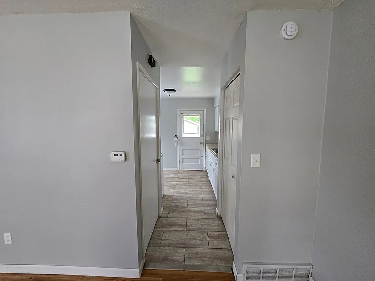 913 Hillside Dr — Photo 8
