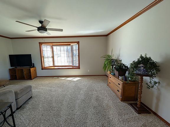 4th image of 27 Winrock Rd