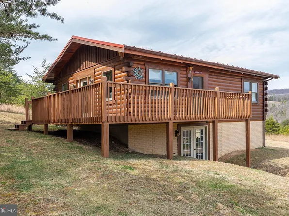 1270 River Bend Dr, Paw Paw, WV 25434