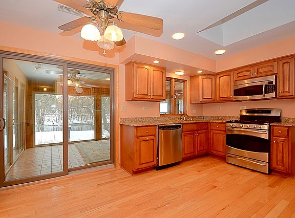 5th image of 639 Melody Ln