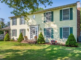 11 Weeden Dr, West Milford, NJ 07480