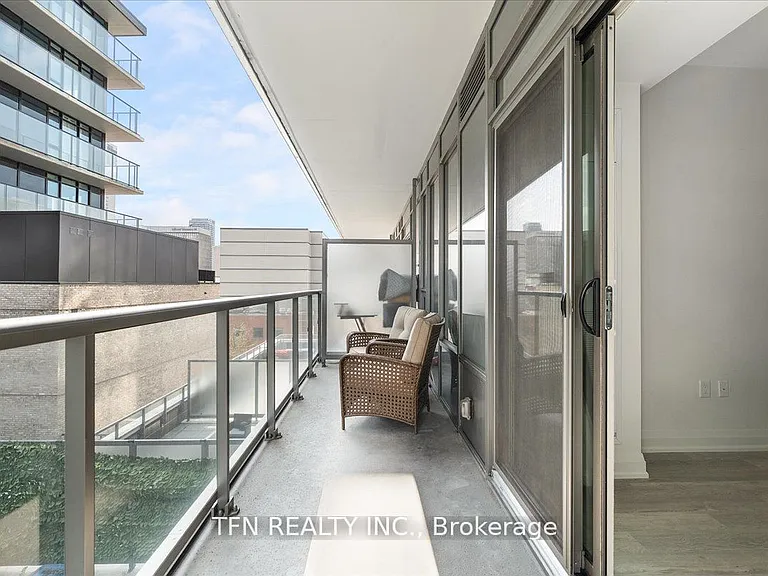 212 King William St #513 — Photo 17