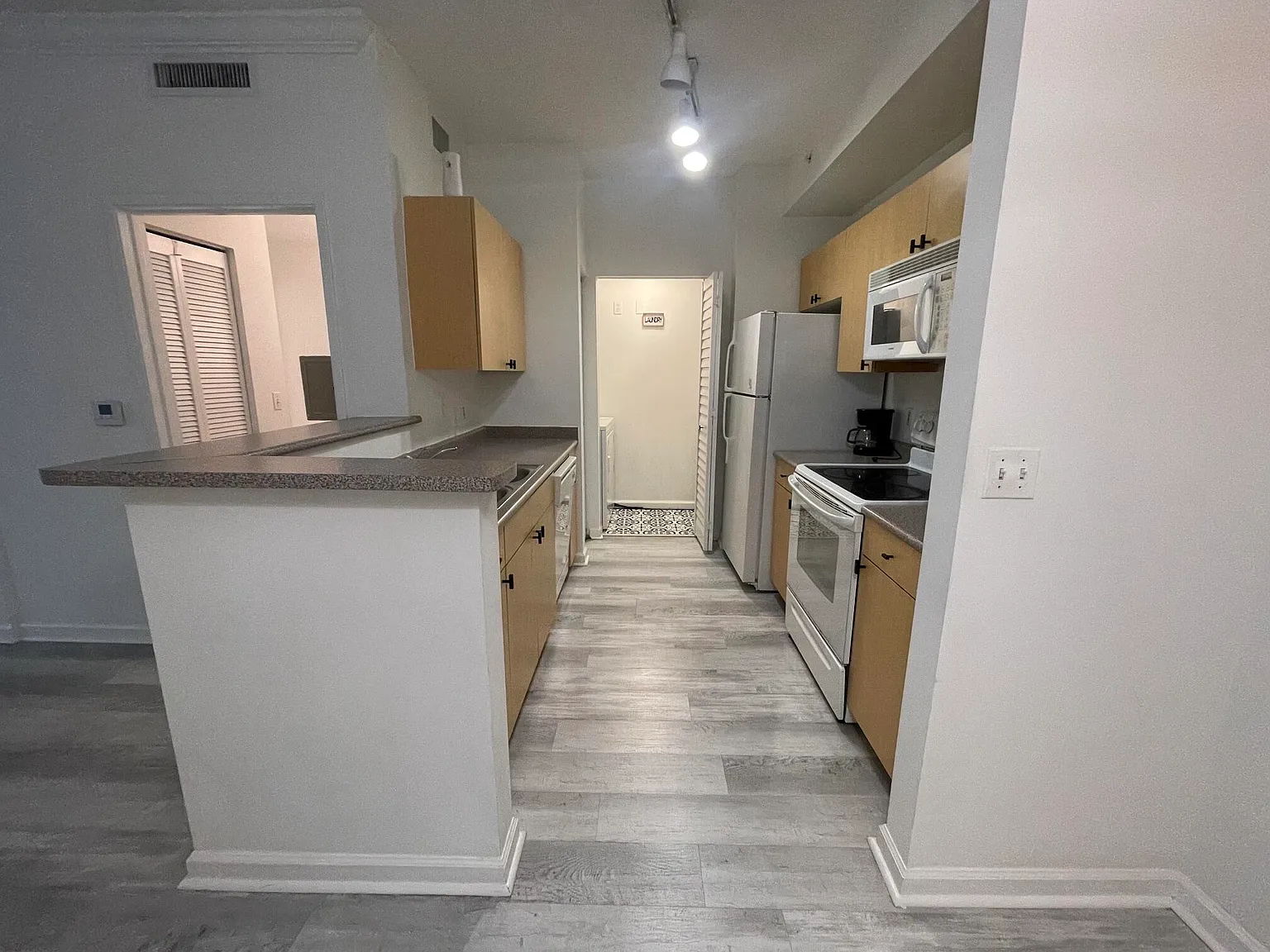 1 bed, 1.0 bath, 832 sqft, $1,950 — Photo 1