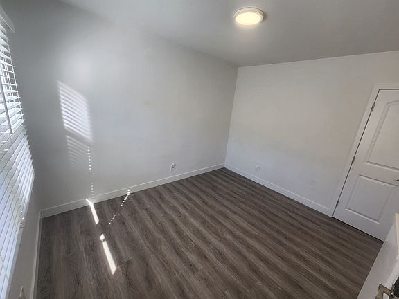 4th image of 383 Harvey Dr