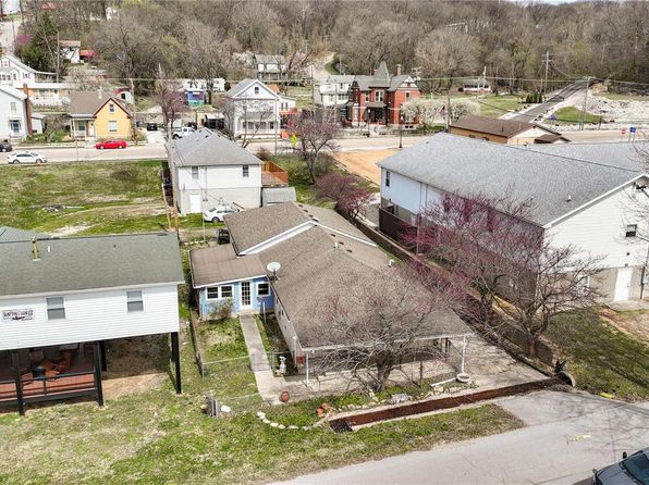 412 E Water St, Grafton, IL 62037
