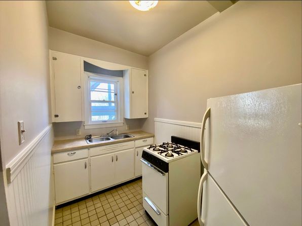 329 Lyon St NE APT 1