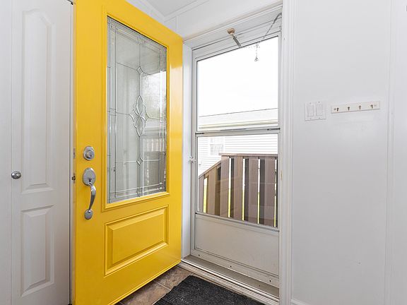 4th image of 25 Pinehurst St