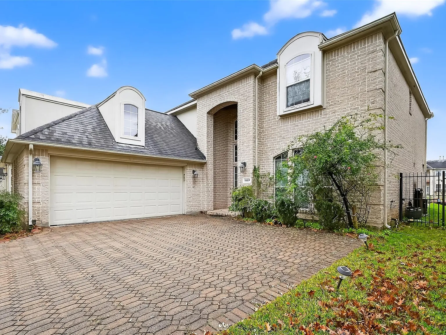 4 bed, 3.5 bath, 2766 sqft, $3,200 — Photo 2