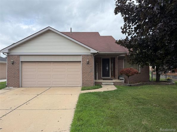 25032 Richard St