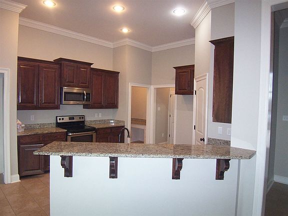 3rd image of 433 Kleinpeter Dr