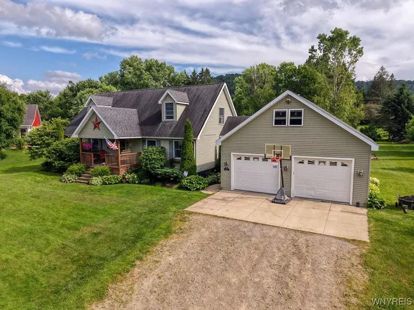 6149 Fairview Ln, Great Valley, NY 14741