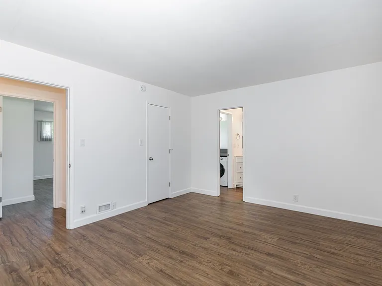 Crestview Apartment Homes — Photo 9