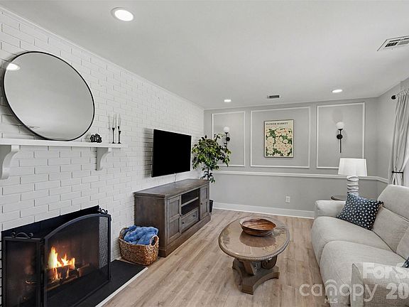 5th image of 2006 Tyvola Rd