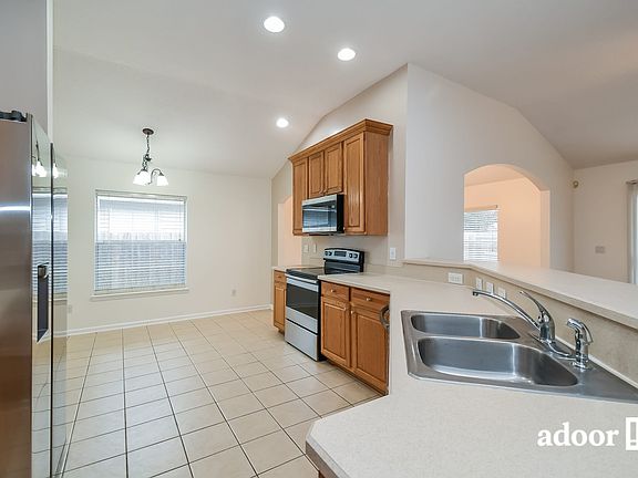 3rd image of 2520 Creekfront Dr