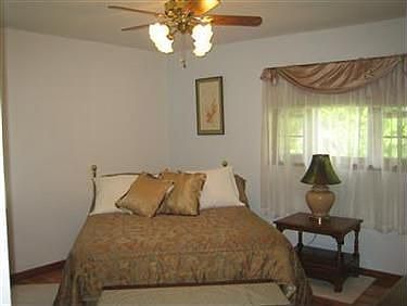 3rd image of 541 Forsyth Blvd