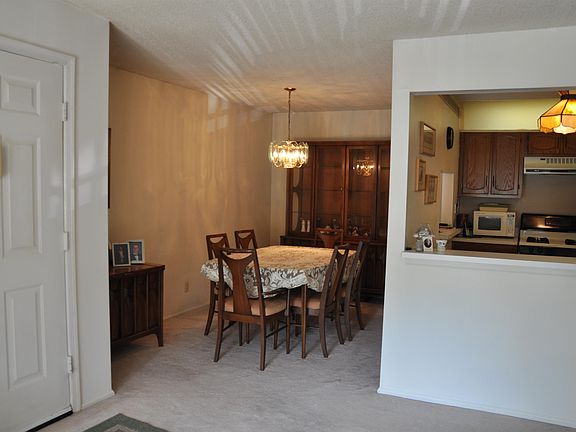 4th image of 227 Robertson Way