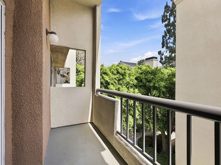 21550 Burbank Blvd #312 — Photo 12