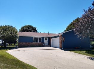5860 Applewood Dr, Waterloo, IA 50701
